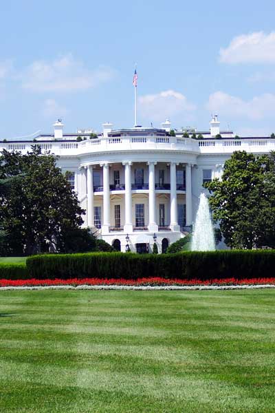 the front of the white house in washington d.c.